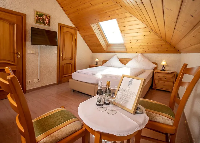 Hochdoerffer Gaestehaus 朗道因德普法尔茨